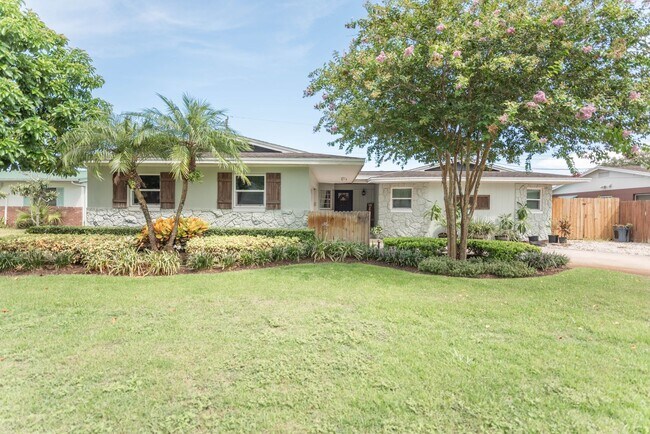 Foto del edificio - Beautiful 4 Bedroom house for rent on the ...