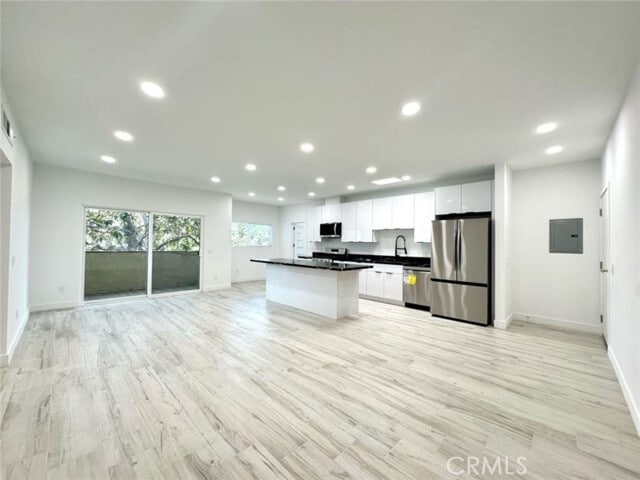 Building Photo - 6255 Woodman Ave