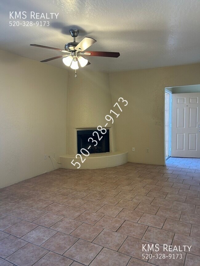 Building Photo - 3 Bedroom 2 Bath-3419 E Glenn Unit 3-OWNER...