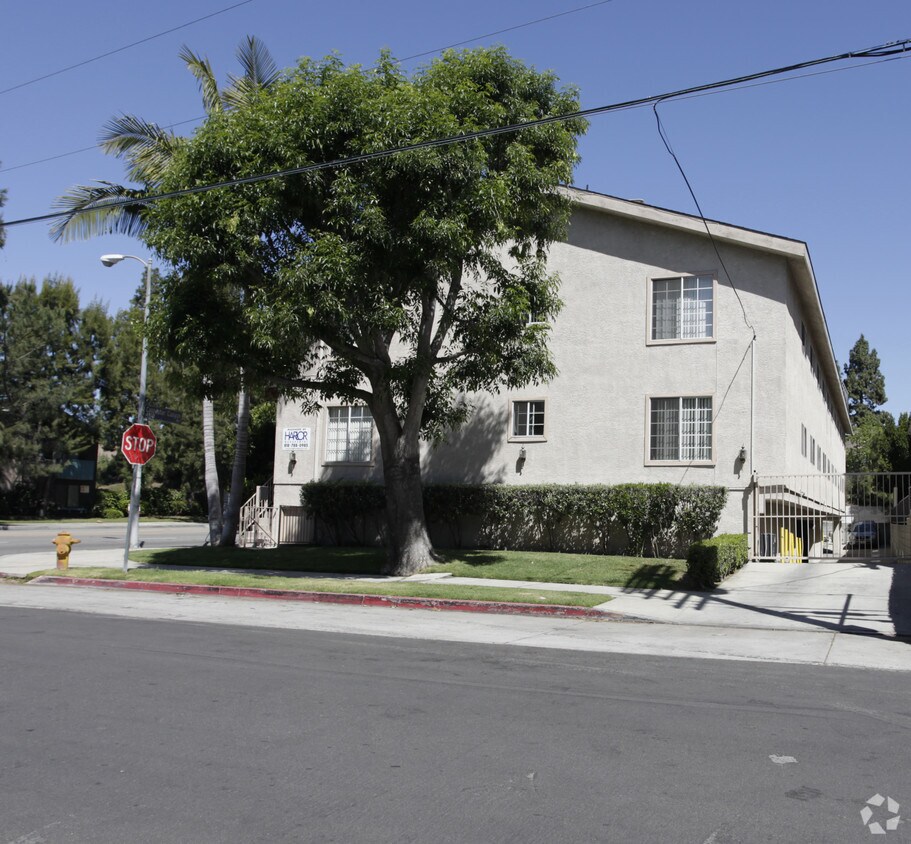 Foto del edificio - Coldwater Canyon Apartments