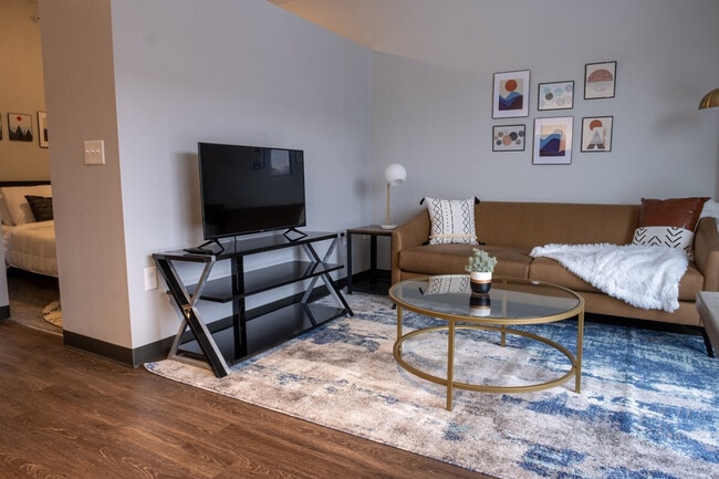 Building Photo - 2301 Ingersoll Ave