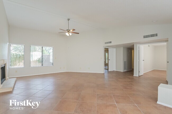 Building Photo - 3240 N Hill Farm Dr