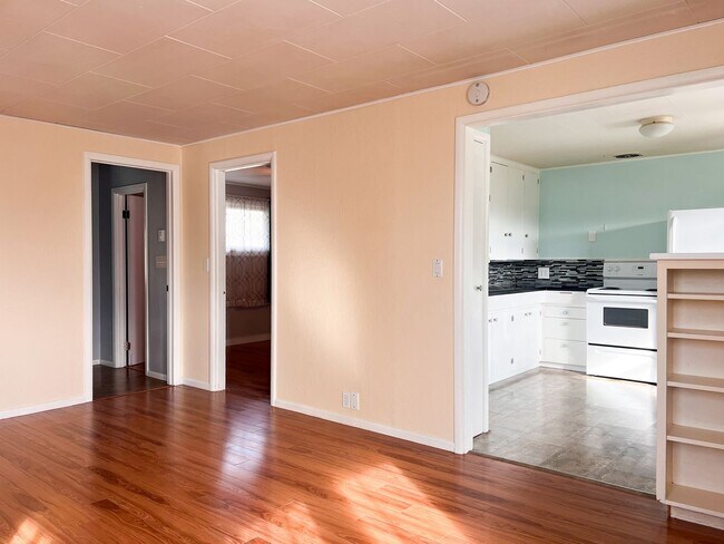 Foto del edificio - 1BD/1.5BA APT W/ GARAGE&YARD