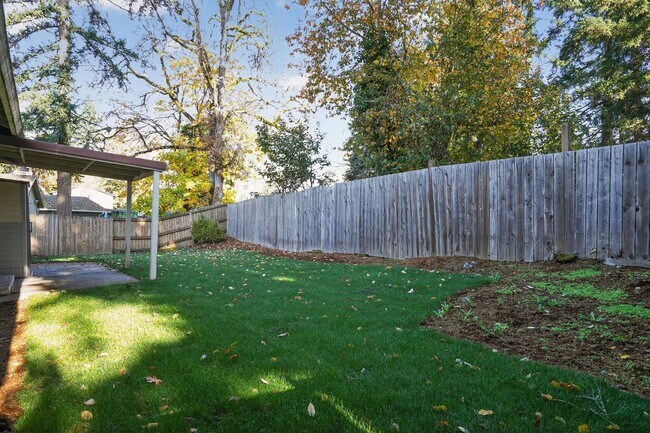 Building Photo - 207 NW Forest St