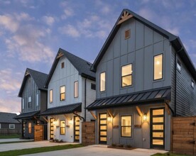 Building Photo - 8011 Cora St