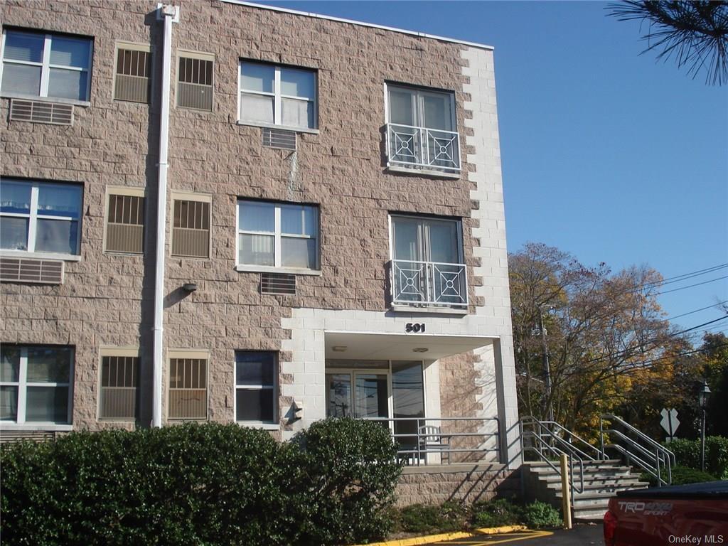 Primary Photo - 501 N Barry Ave