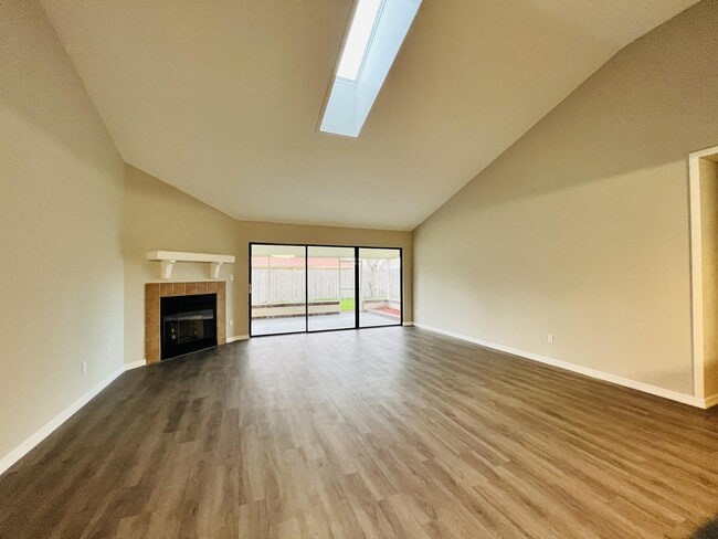 Foto del edificio - 1072 Gould Pl