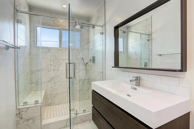 Foto del edificio - 8533 Cashio St