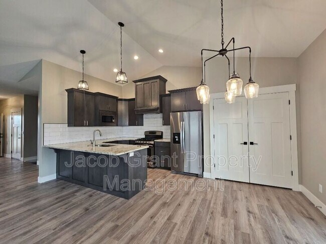 Building Photo - 438 Tapitio Dr
