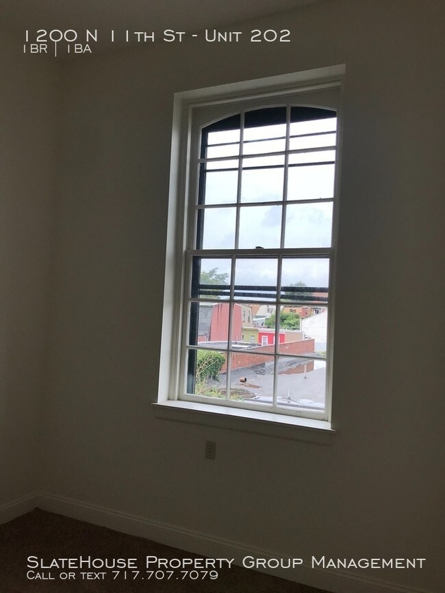 Building Photo - Converted Warehouse Apartment Space