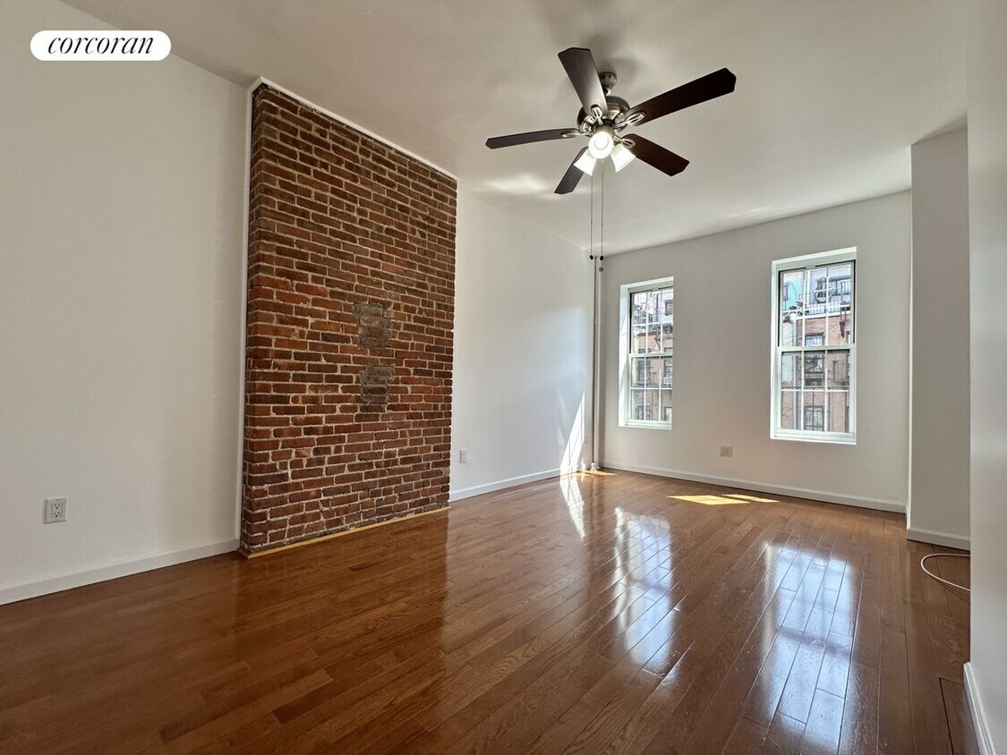 Foto principal - 326 E 93rd St