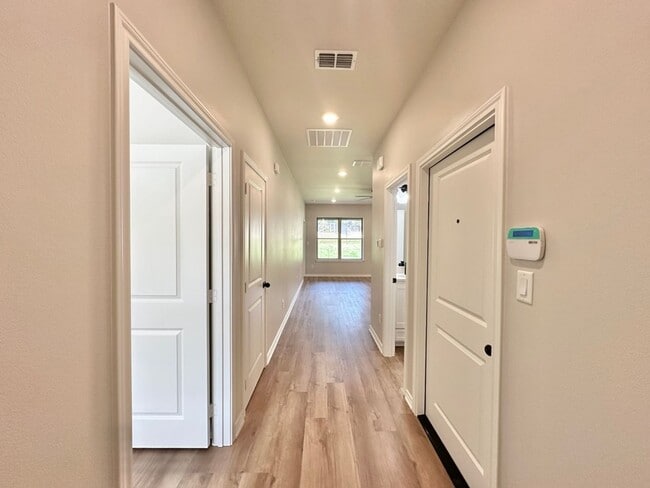 Foto del edificio - Tour Today! New Construction 2 Bed 2 Bath ...