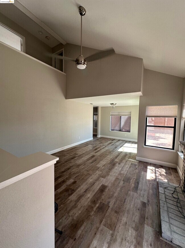 Foto del edificio - 530 Mockingbird Ln