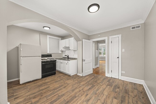 Foto del edificio - 5041 W 18th St
