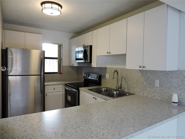 Building Photo - 2313 W 60th St