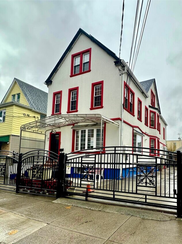 Foto principal - 87-10-87 135th St