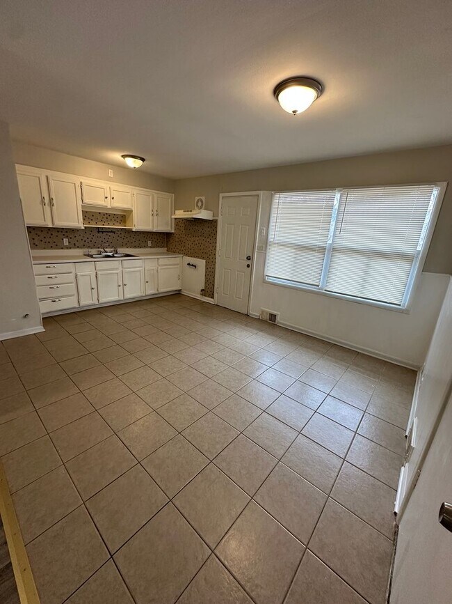 Foto del edificio - 4 Bed 1 Bath