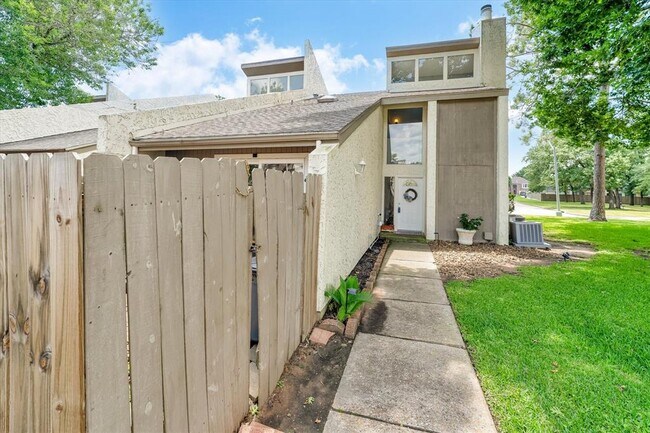 Building Photo - 12243 Glenview Dr