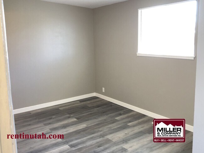 Building Photo - 1625 Paradise Ln
