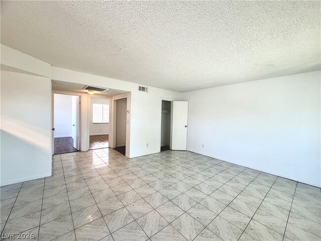 Building Photo - 3427 E Cheyenne Ave