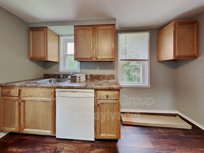 Building Photo - 3815 Sunview Dr