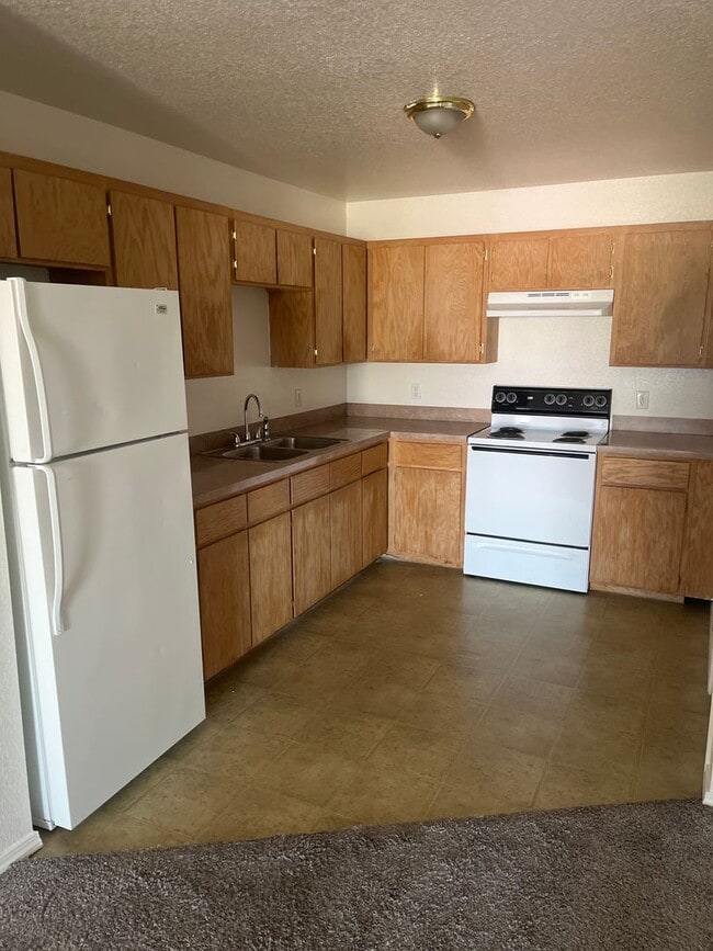 Building Photo - 3114 Oak Ln