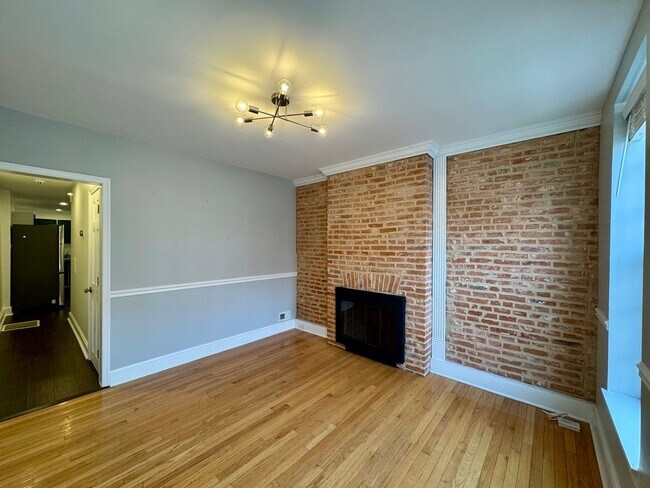 Foto del edificio - Charming 2 Bedroom/ 2 Bathroom Townhome in...