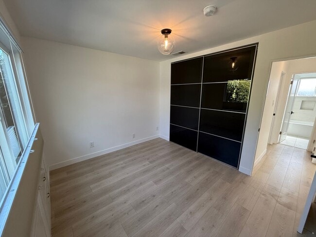 Building Photo - 2030 Ocean Park Blvd