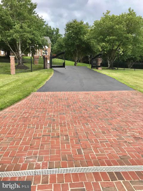 Foto del edificio - 14400 Waynesford Dr