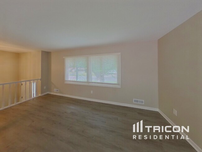 Foto del edificio - 12235 Hillsboro Ave