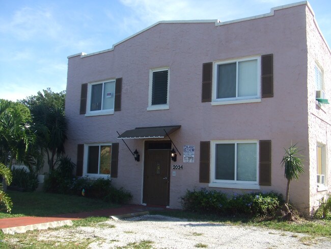 Building Photo - 2034 Washington St