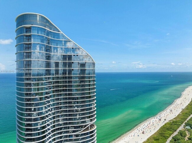 Foto del edificio - 15701 Collins Ave