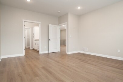 Building Photo - 5720 Willow Creek Ln