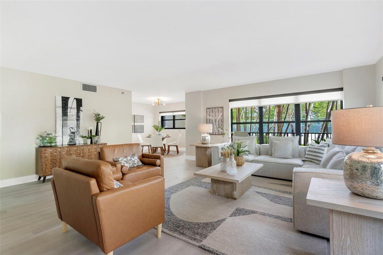 Foto principal - 3200 Port Royale Dr N