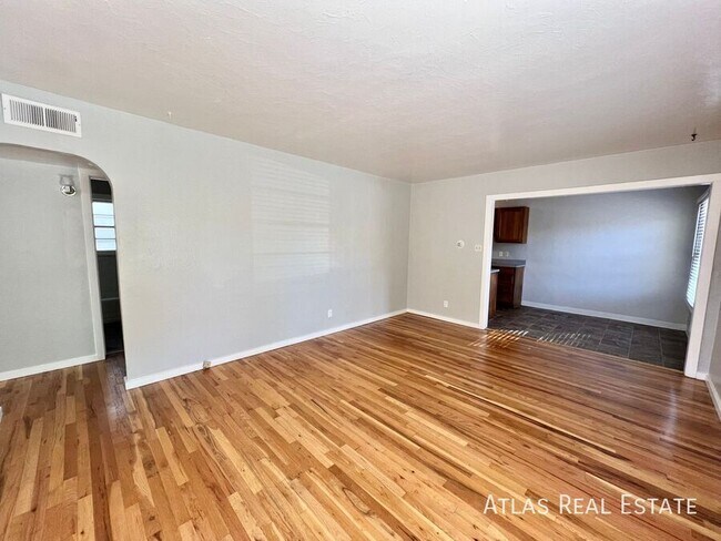 Building Photo - Unique & Private 2-bedroom Home with Yard ...