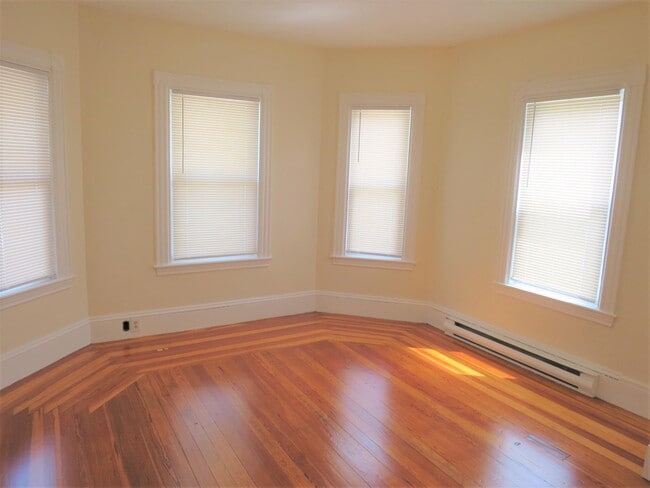 Building Photo - 324 Highland Ave