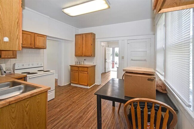 Foto del edificio - Inviting 4 Bed, 2 Bath in GU District!