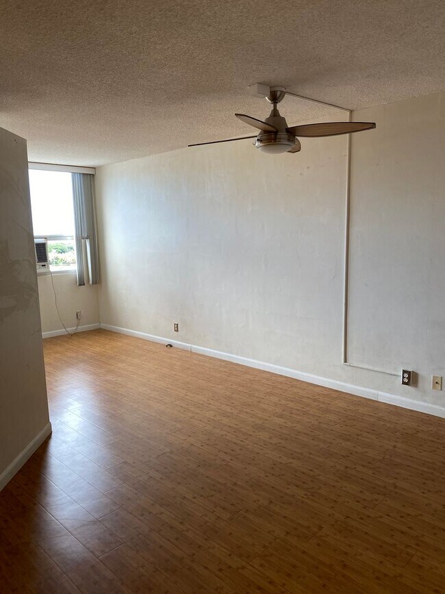 Foto del edificio - Leilehua - Spacious One Bedroom with Secur...