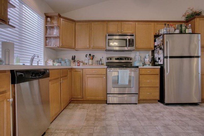Building Photo - 4613 Springview Dr