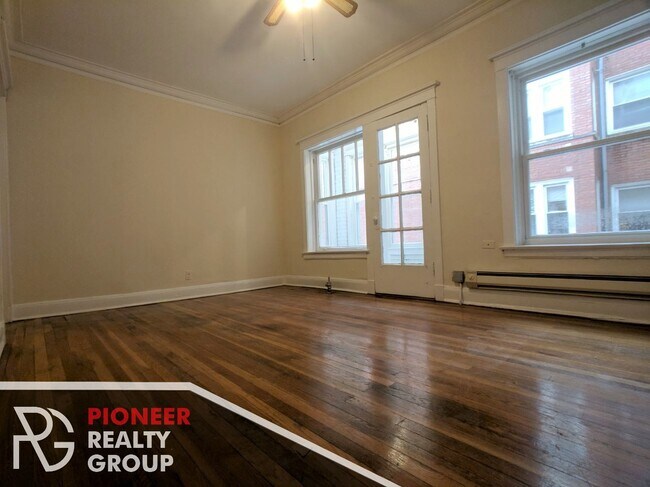 Building Photo - 4421 N Wolcott Ave