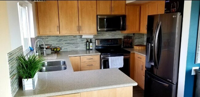 Foto del edificio - 2406 B Street, Unit 2C