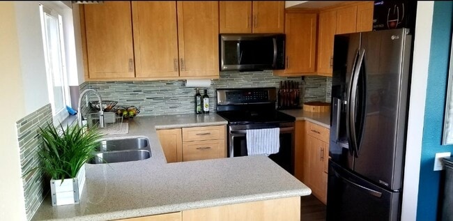 Building Photo - 2406 B Street, Unit 2C