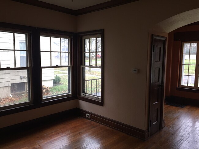 Living room - 63 Granger St