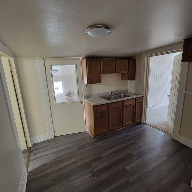 Building Photo - 2 bed 1 bath home