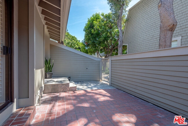 Building Photo - 13326 Maxella Ave