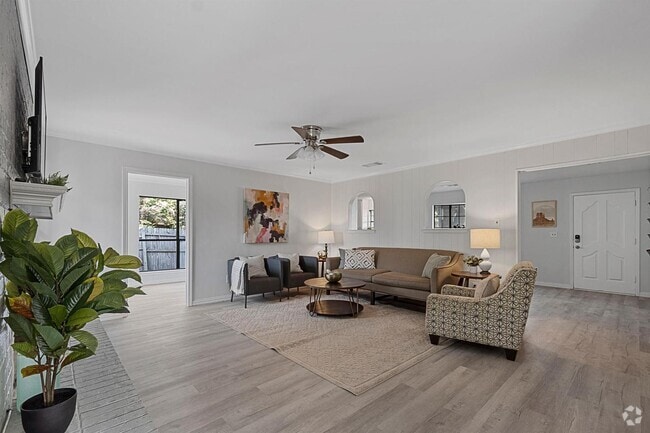 Building Photo - Bright & airy Arlington gem near parks & t...