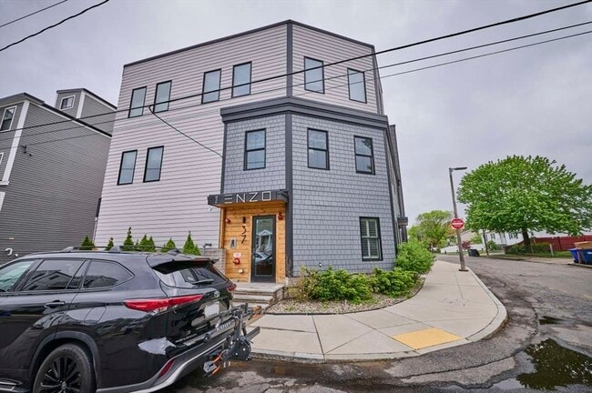 Building Photo - 37 Horace St