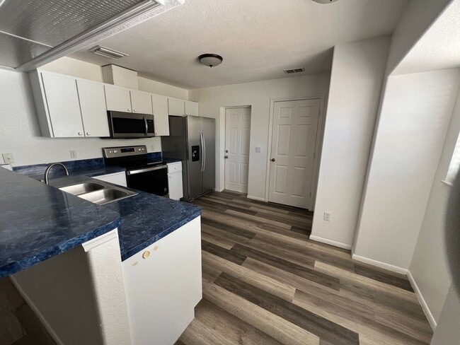 Building Photo - 2/2/1 with lanai Duplex in Deep Creek