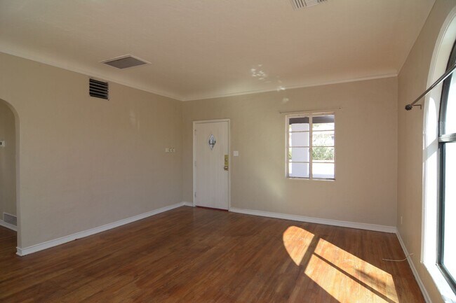 Foto del edificio - Charming 2 Bedroom 1 Bath House! Close to ...