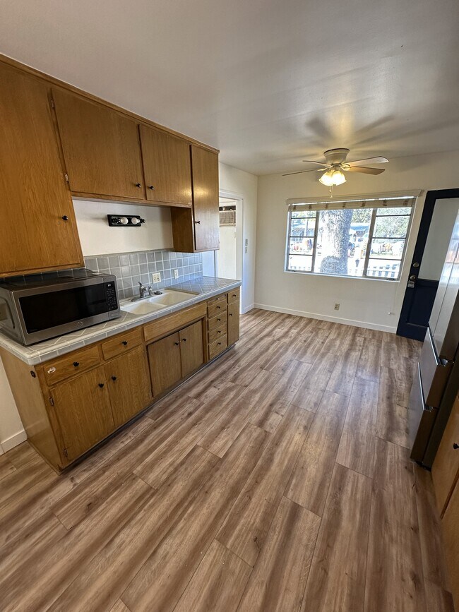 Building Photo - 1160 Chestnut St